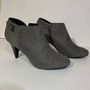 Gray Ankle boots women’s 10 Wide comfort plus
